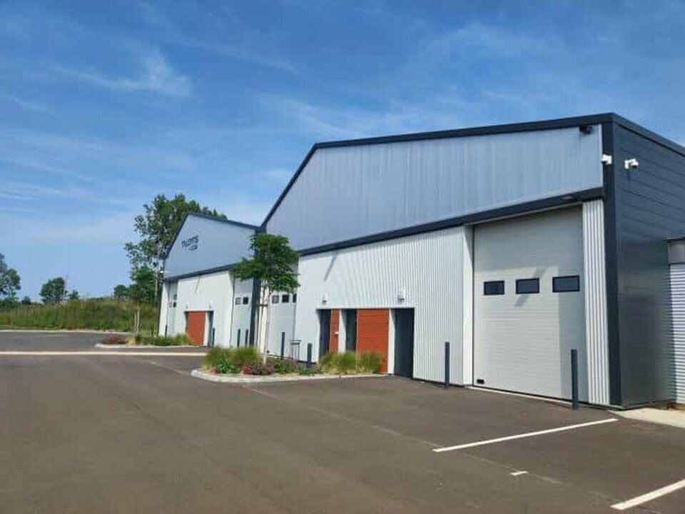 Location local d''activites 150 m² non divisibles
