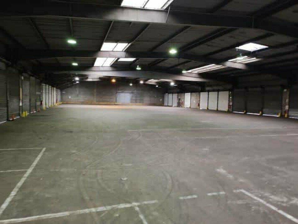 Entrepot 2 000 m2 a louer sud de Rouen (76)