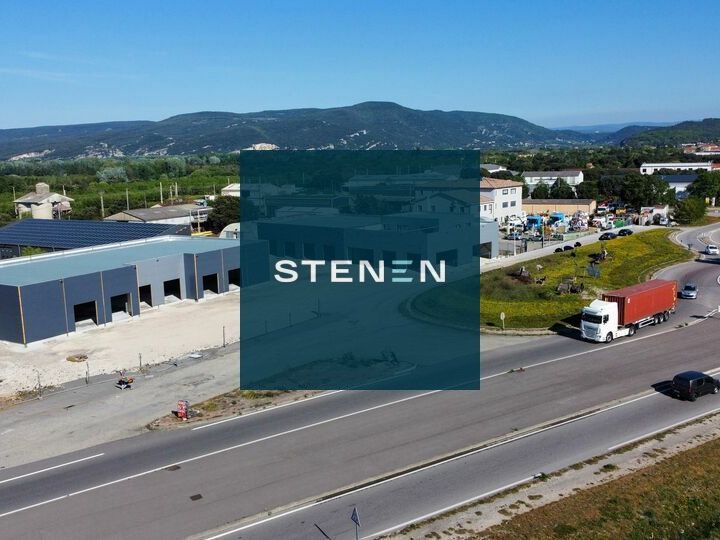 Location local commercial 450 m² divisibles à partir de 136 m²