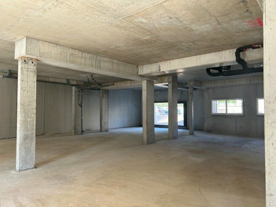 LA RICHE - Programme neuf face au jardin botanique - Local commercial de 328m² avec jardin privatif de 100m²