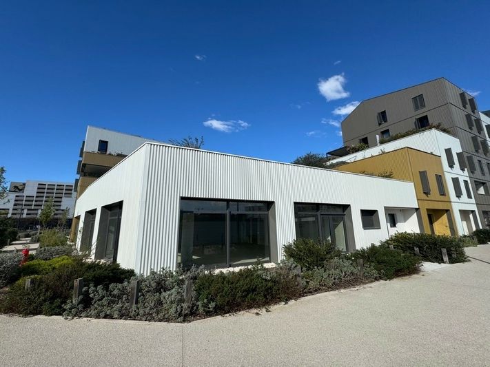 Location local commercial 127 m² non divisibles