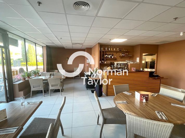 Location local commercial 102 m² non divisibles