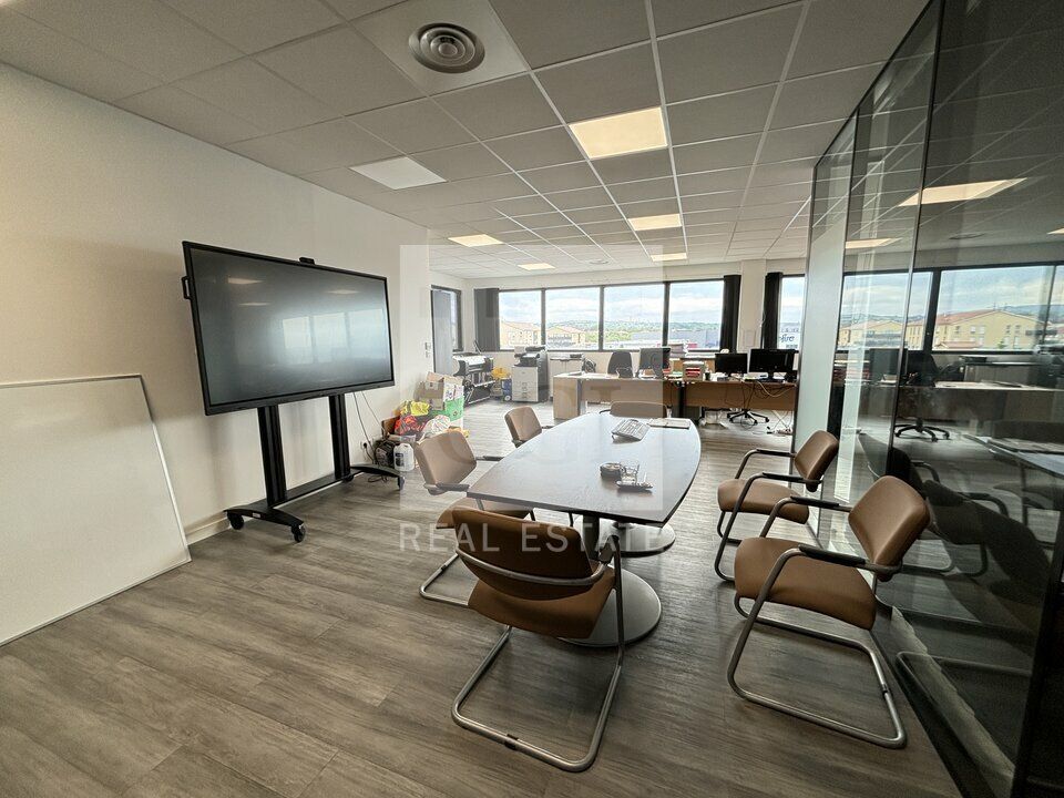 A louer - Bureaux de 115 m² - Proche A46