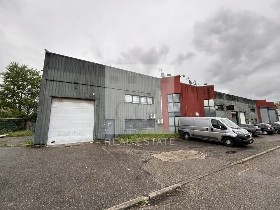 Vente local d''activites 2600 m² divisibles à partir de 650 m²