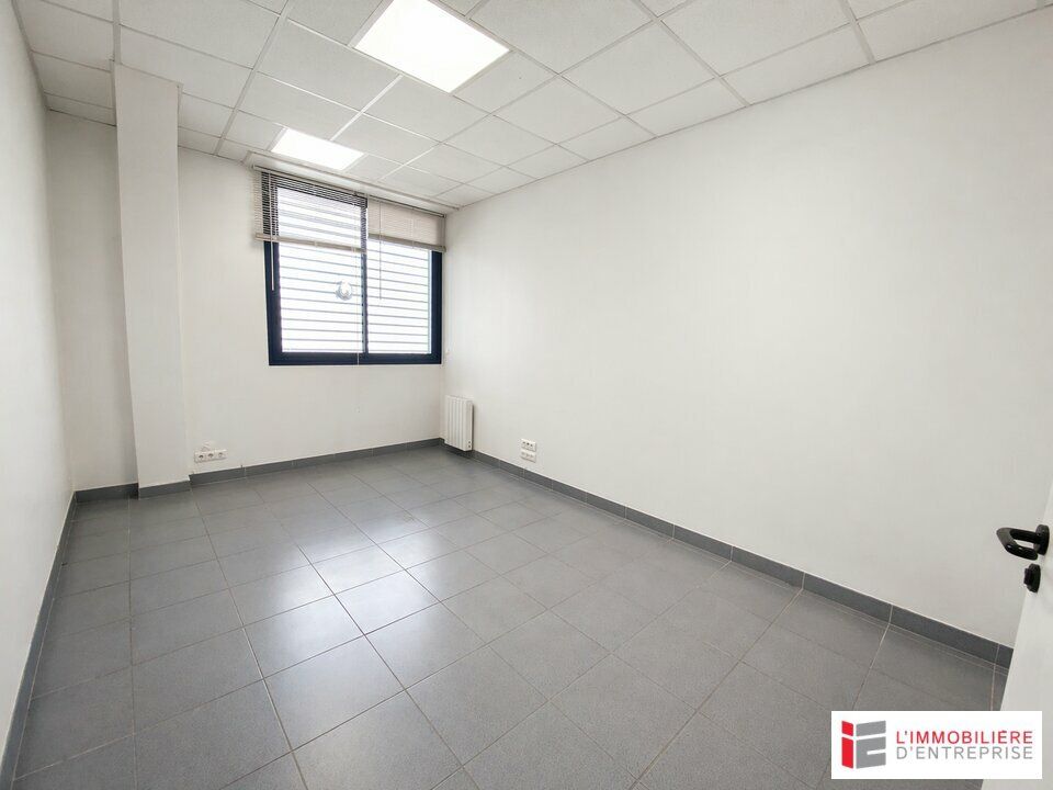 À VENDRE – BUREAUX DE 100 M² – PACÉ