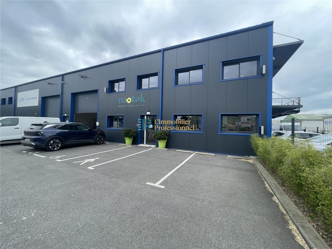 Location local d''activités 557 m² à Caudan