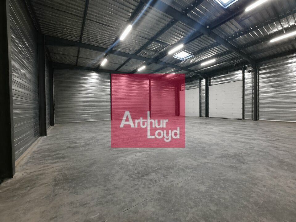Location local d''activites 696 m² non divisibles