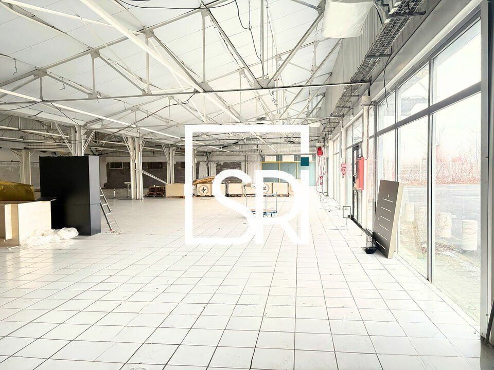 Location local commercial 1027 m² non divisibles
