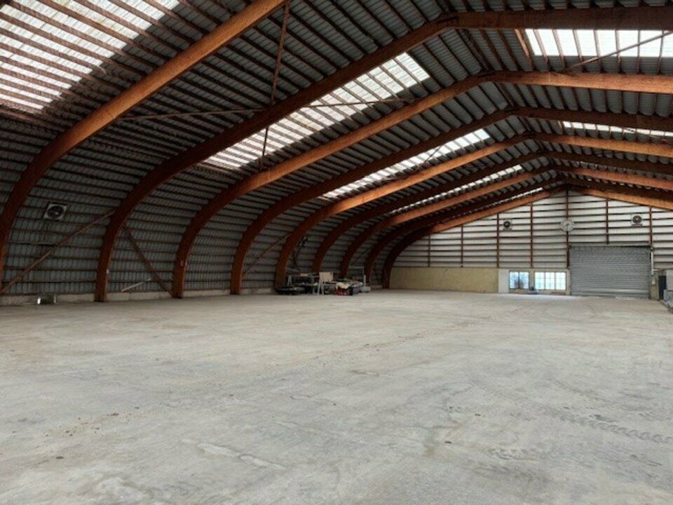 Vente local d''activites 2323 m² non divisibles