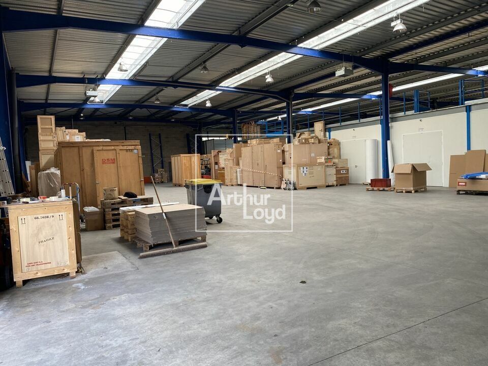 Vente local d''activites 3400 m² non divisibles