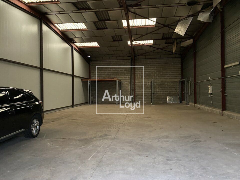 Vente local d''activites 245 m² non divisibles
