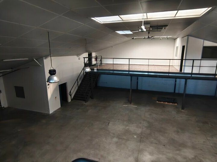 Location activité/entrepôt - 565 m²