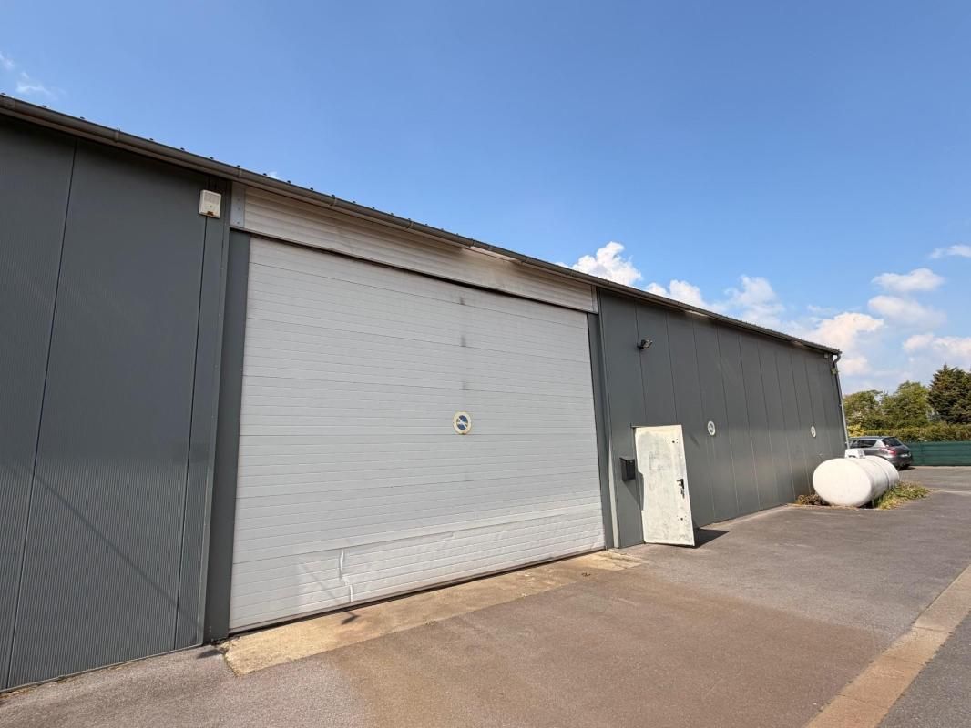 Location entrepôts 520 m² non divisibles