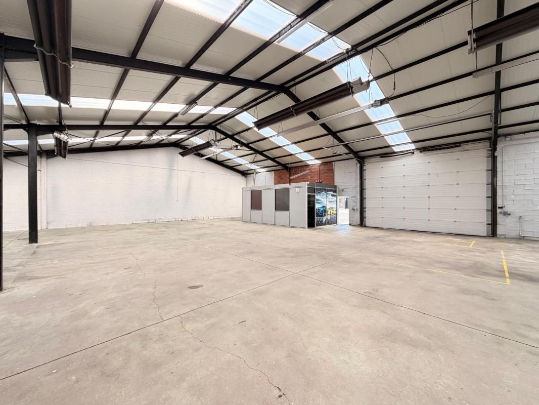 Location entrepôts 520 m² non divisibles