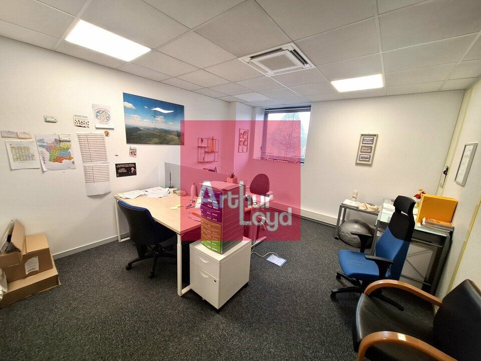 CLERMONT-FERRAND ZI BREZET A LOUER BUREAUX 328 M²