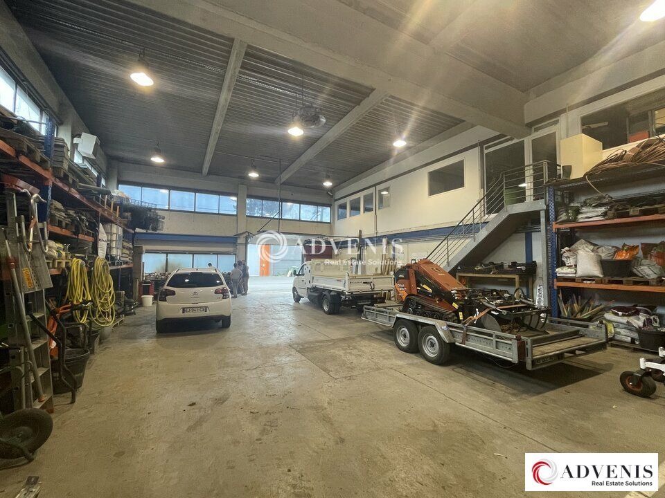 Location local d''activites 493 m² non divisibles