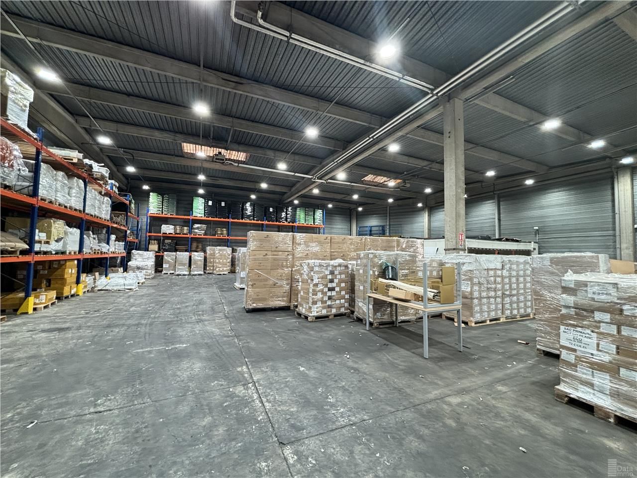 Location entrepôts 1608 m² non divisibles