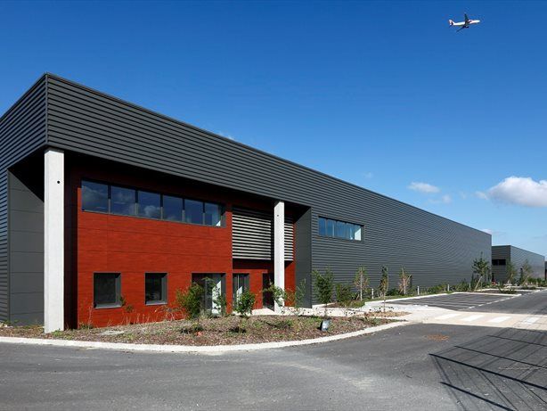 Location entrepôts 997 m² non divisibles