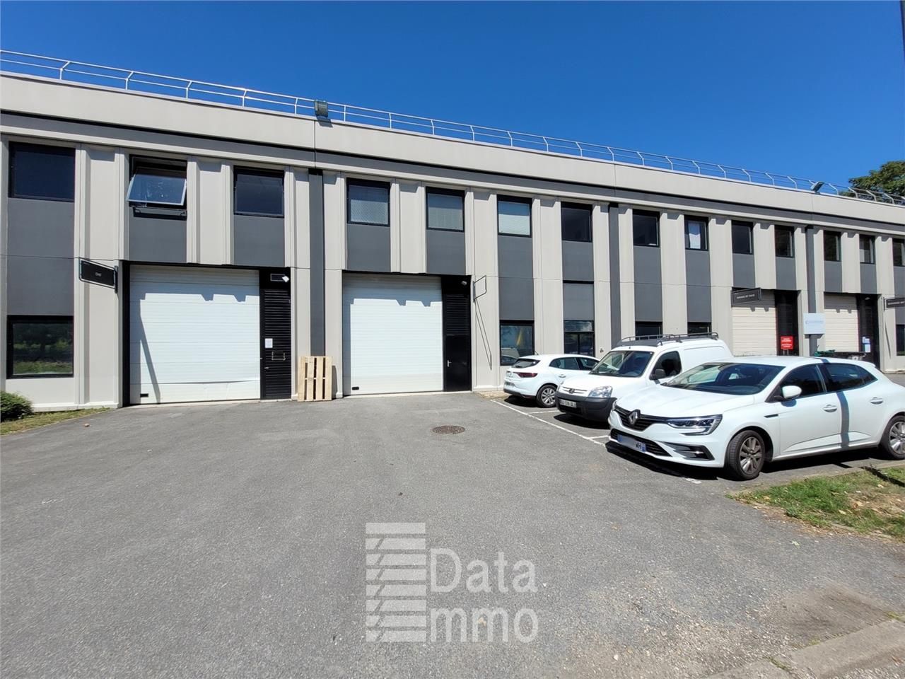 Location entrepôts 740 m² non divisibles