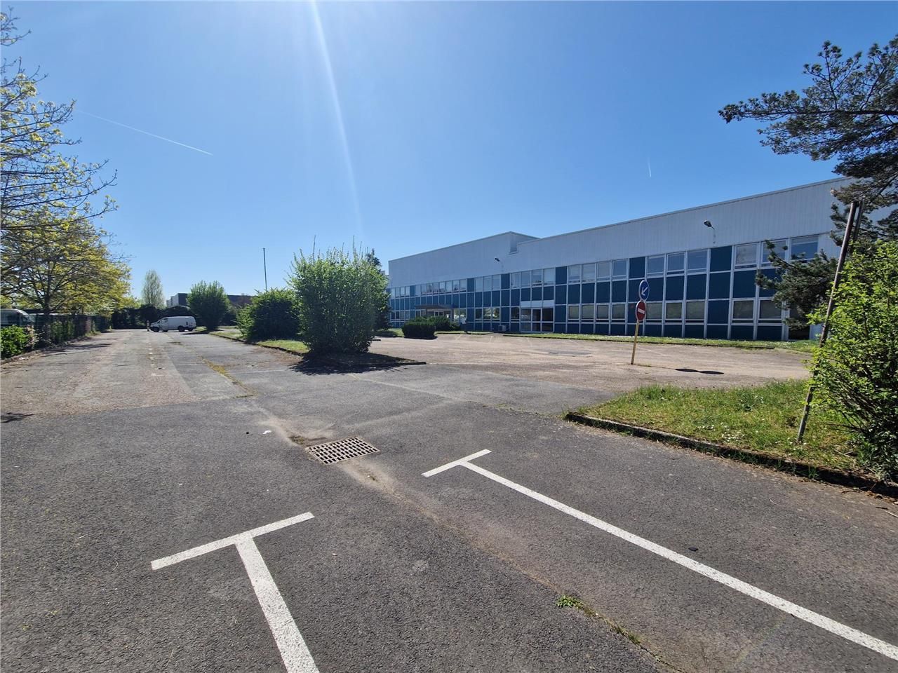 Location entrepôts 4500 m² non divisibles