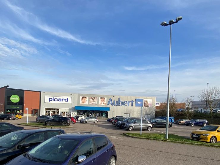 Location local commercial 637 m² à Houdemont