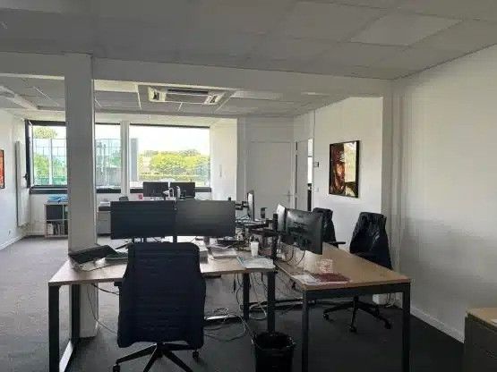Location bureaux 1711 m² à Mont-Saint-Aignan