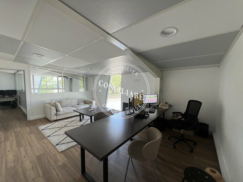 Vente local d''activites 275.88 m² non divisibles