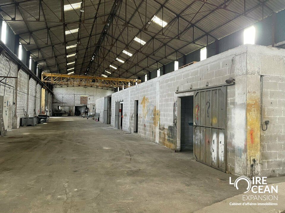 Location entrepot 900 m² non divisibles