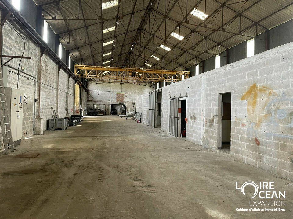 Local d'activité à louer – 900 m² – Beaucouzé