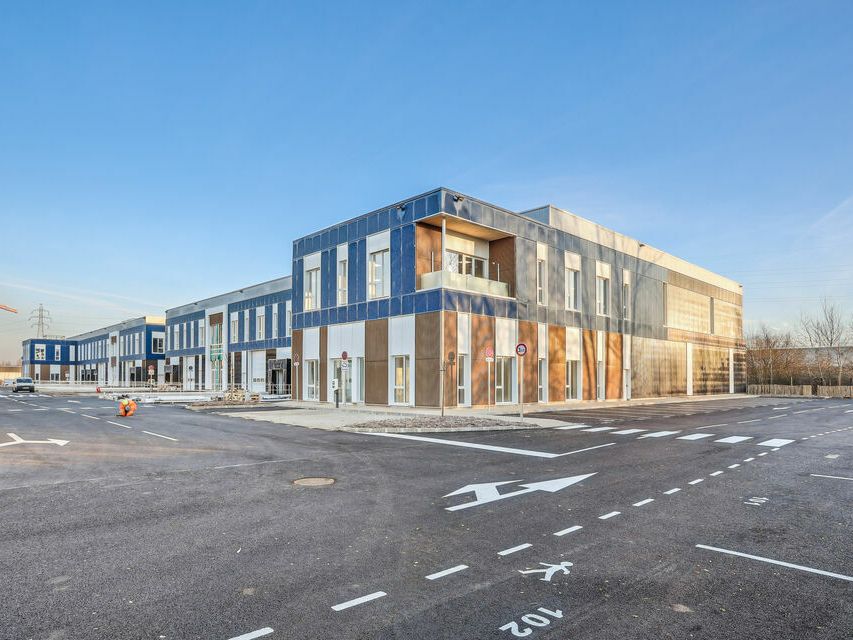 Location local d''activites 823 m² non divisibles