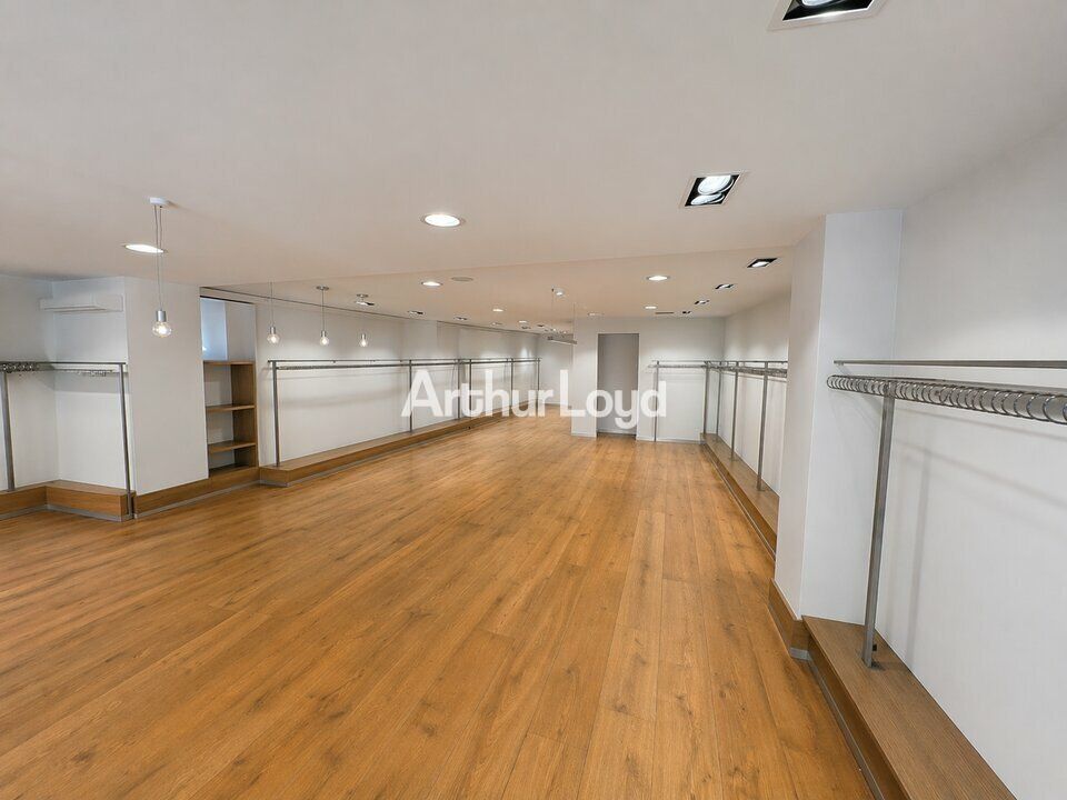 Location local commercial 160 m² non divisibles