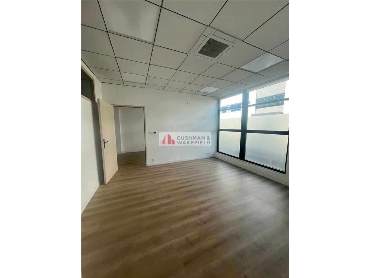 Location bureaux 155.86 m² non divisibles
