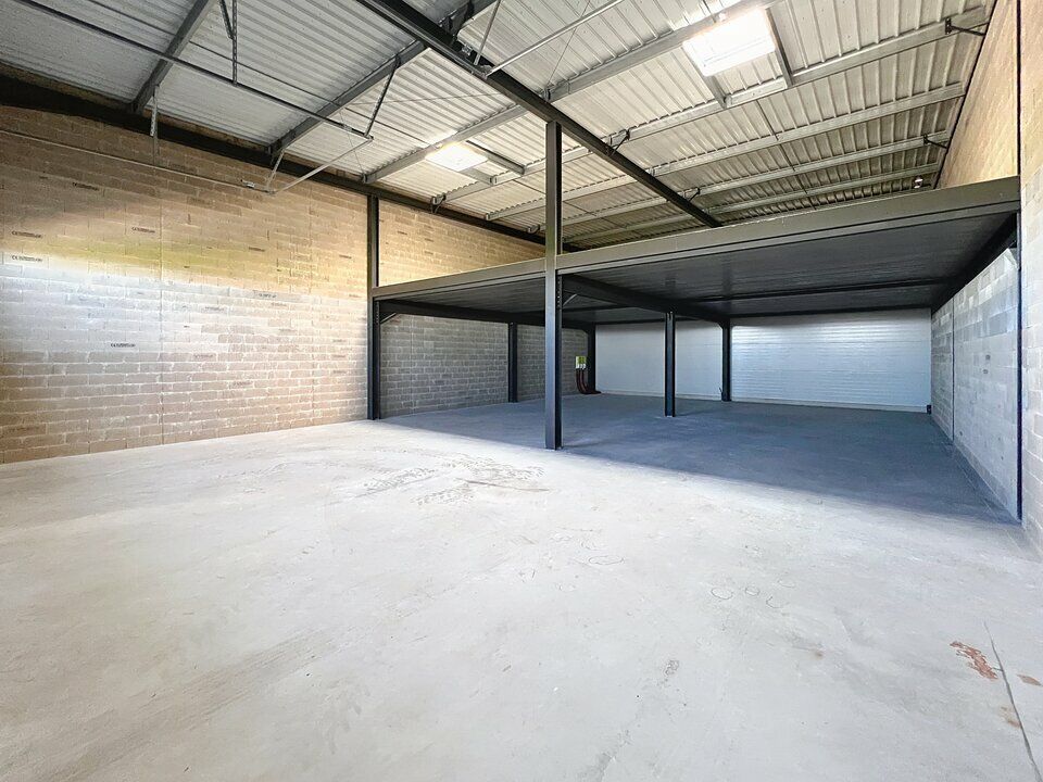 Location local d''activites 116.5 m² non divisibles