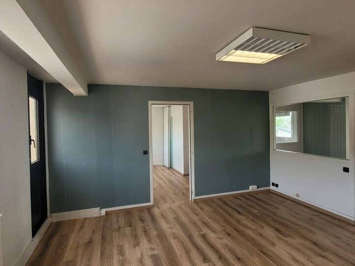 RARE PROCHE GARE - Bureaux quartier Jouvenet / Proche place beauvoisine / Garage ou réserve de 42 m².