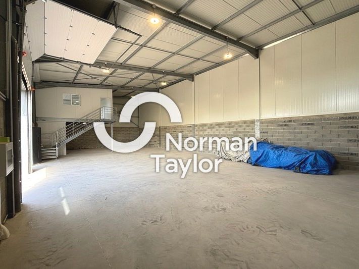 Location local d''activites 216 m² non divisibles