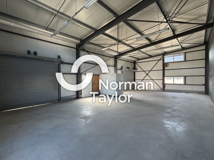 Location local d''activites 120 m² non divisibles