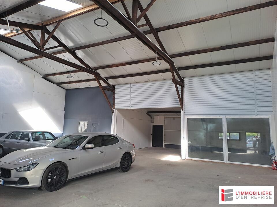 Location local d''activites 250 m² non divisibles