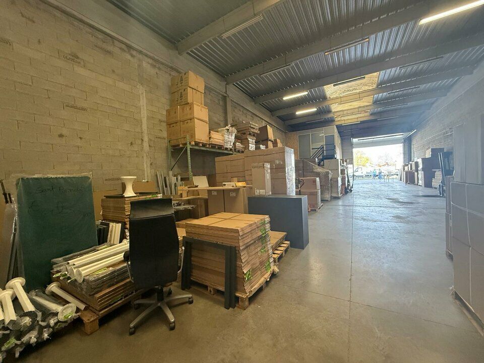 ACTI'LOG Transaction vous propose à la vente, un local d'activités / bureaux, situés à Houville-en-Vexin à proximité de l'A15 et de l'agglomération de Cergy Pontoise .