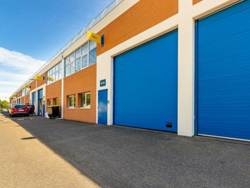 ACTI'LOG Transaction vous propose à la location un local d'activités/bureaux de 336 m² idéalement situés à Saint-Ouen-l'Aumône, à proximité immédiate de la Francilienne.