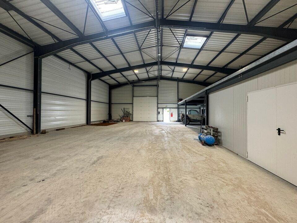 TOURS EST SUBLAINES BATIMENT D'ACTIVITES DE 625 M² ET TERRAIN DE 2 520 M²