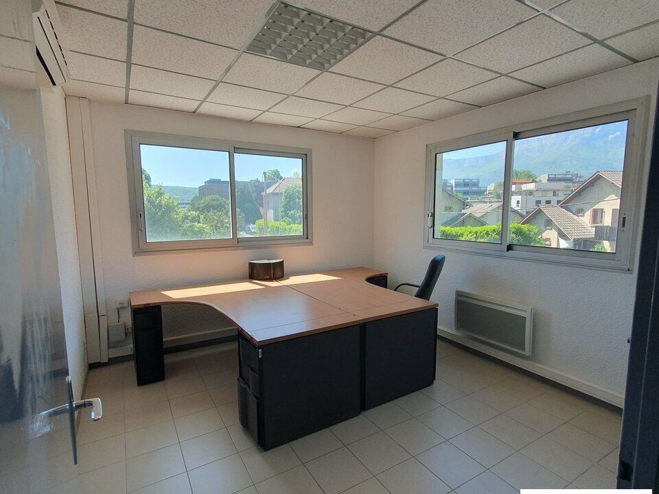 Location bureaux 59.86 m² non divisibles