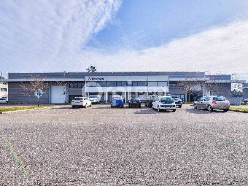 BATIMENT D'ACTIVITE A LOUER - 1 032 m² - SAINT PRIEST
