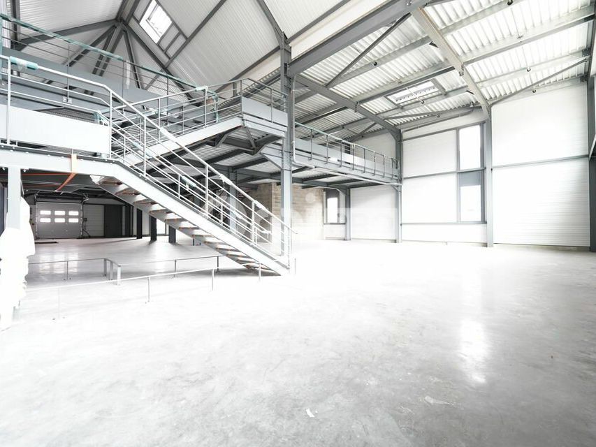 Vente local commercial 2579.4 m² divisibles à partir de 451.4 m²