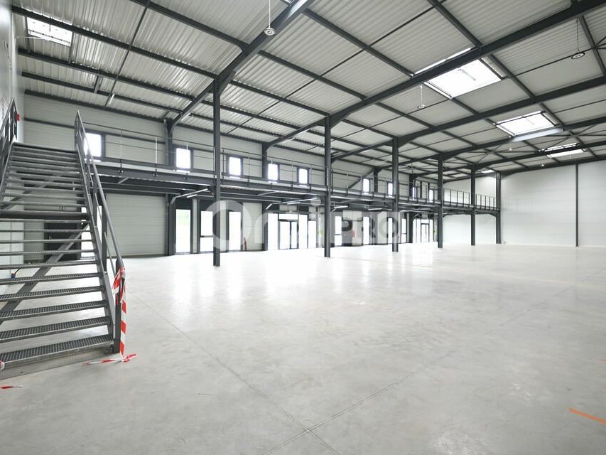 Location local d''activites 886 m² divisibles à partir de 443 m²