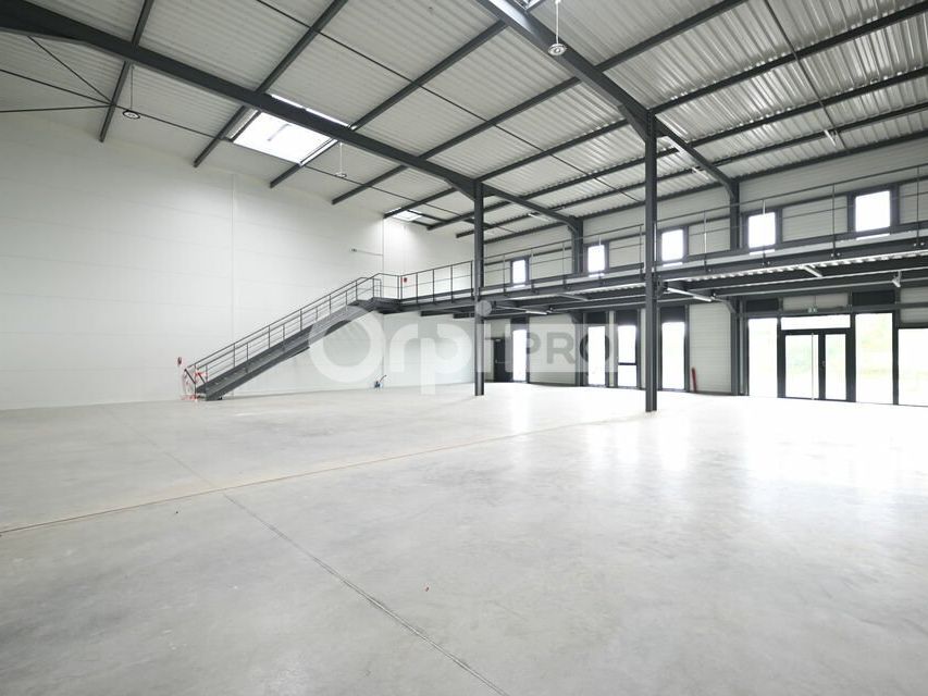 LOCAL D'ACTIVITE A VENDRE OU A LOUER - 886 m² - VILLEFONTAINE