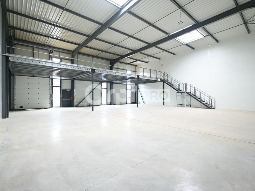 Location local d''activites 892 m² divisibles à partir de 443 m²