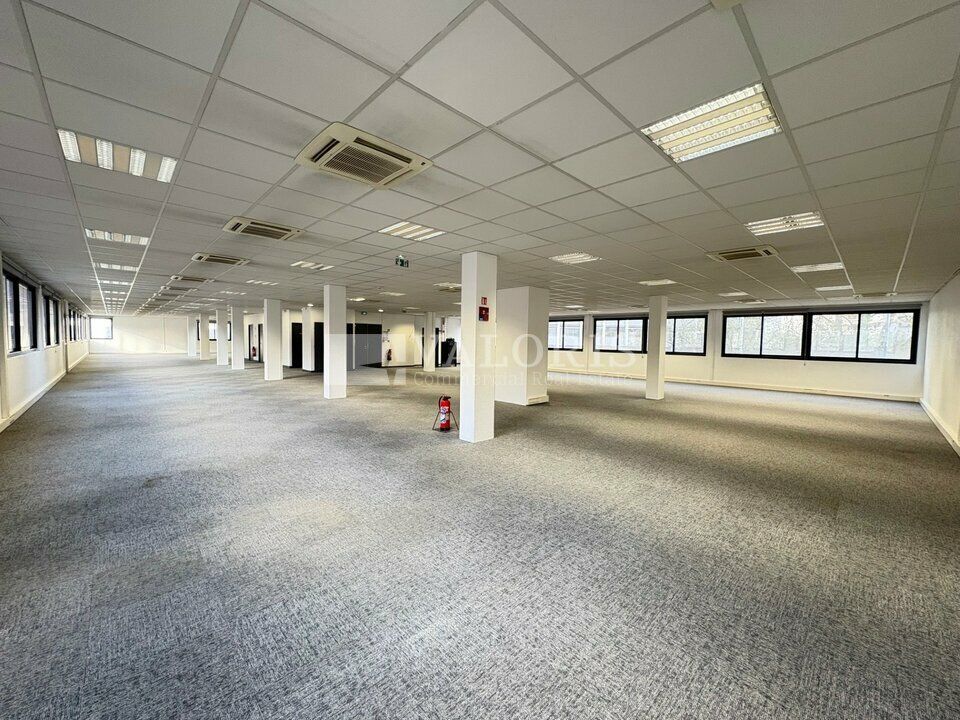 Valoris vous propose à la location une surface de bureaux de 599 m² située à Villeurbanne, dans un environnement tertiaire bien desservi, à proximité immédiate de Lyon.