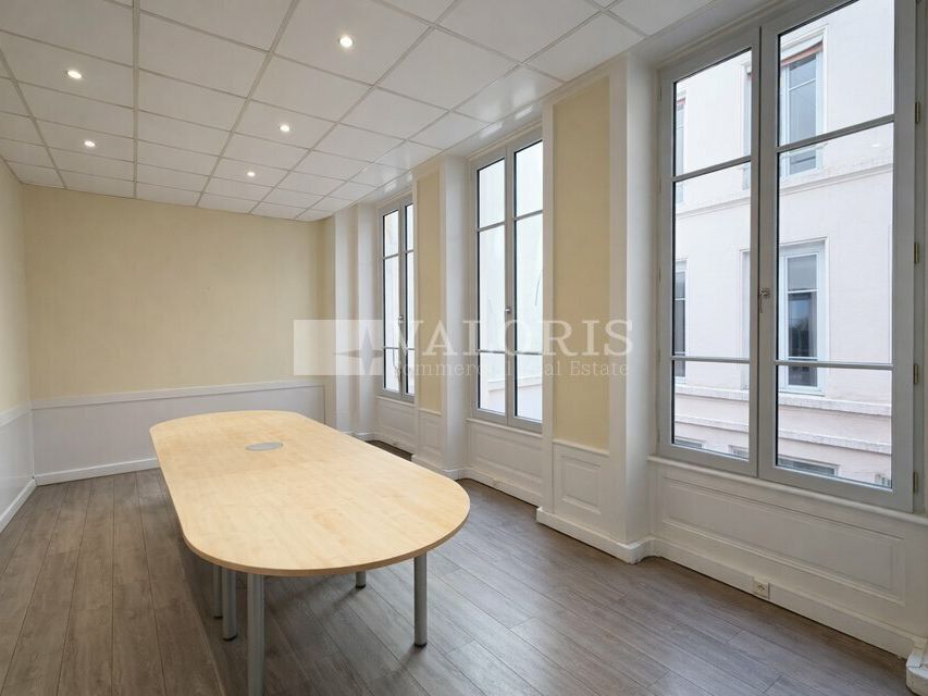 Valoris Real Estate vous propose à la location 200 m² de bureaux, idéalement situés en plein cœur du 1er arrondissement de Lyon