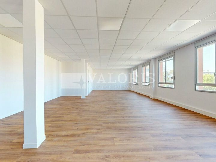 112.65 m² pour ce bureaux en location à Décines-charpieu