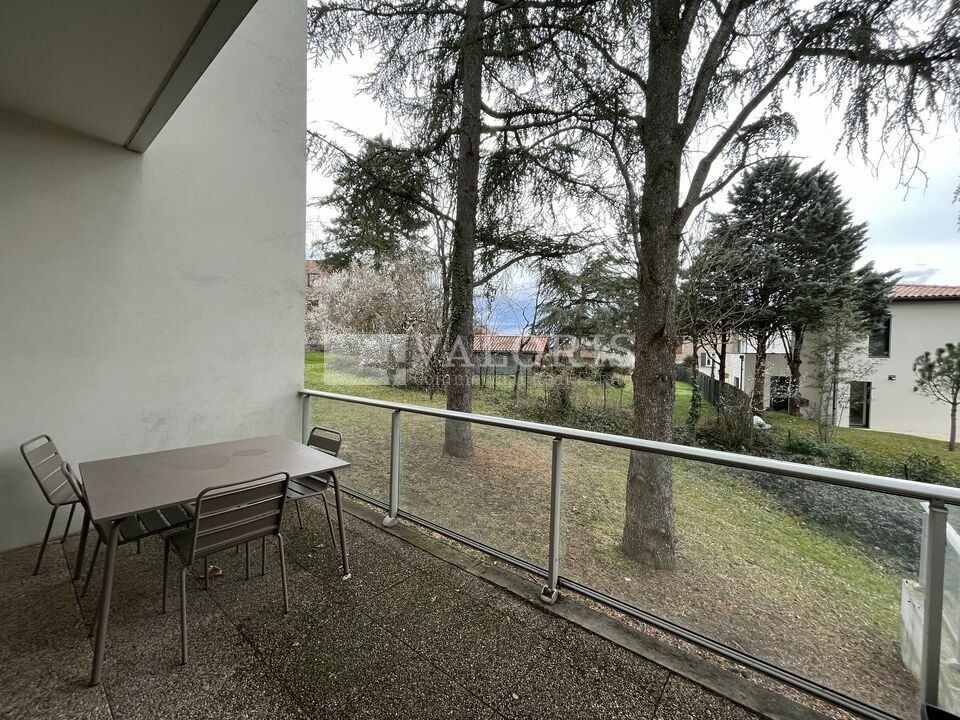 Valoris Real Estate vous propose des bureaux à la location dans un parc tertiaire situé à Ecully.